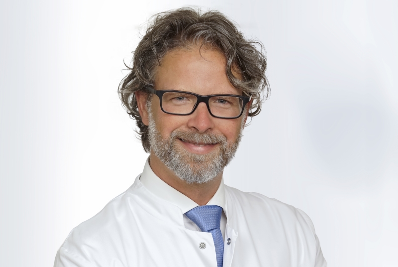 Dr. Schmidt (Chefarzt)